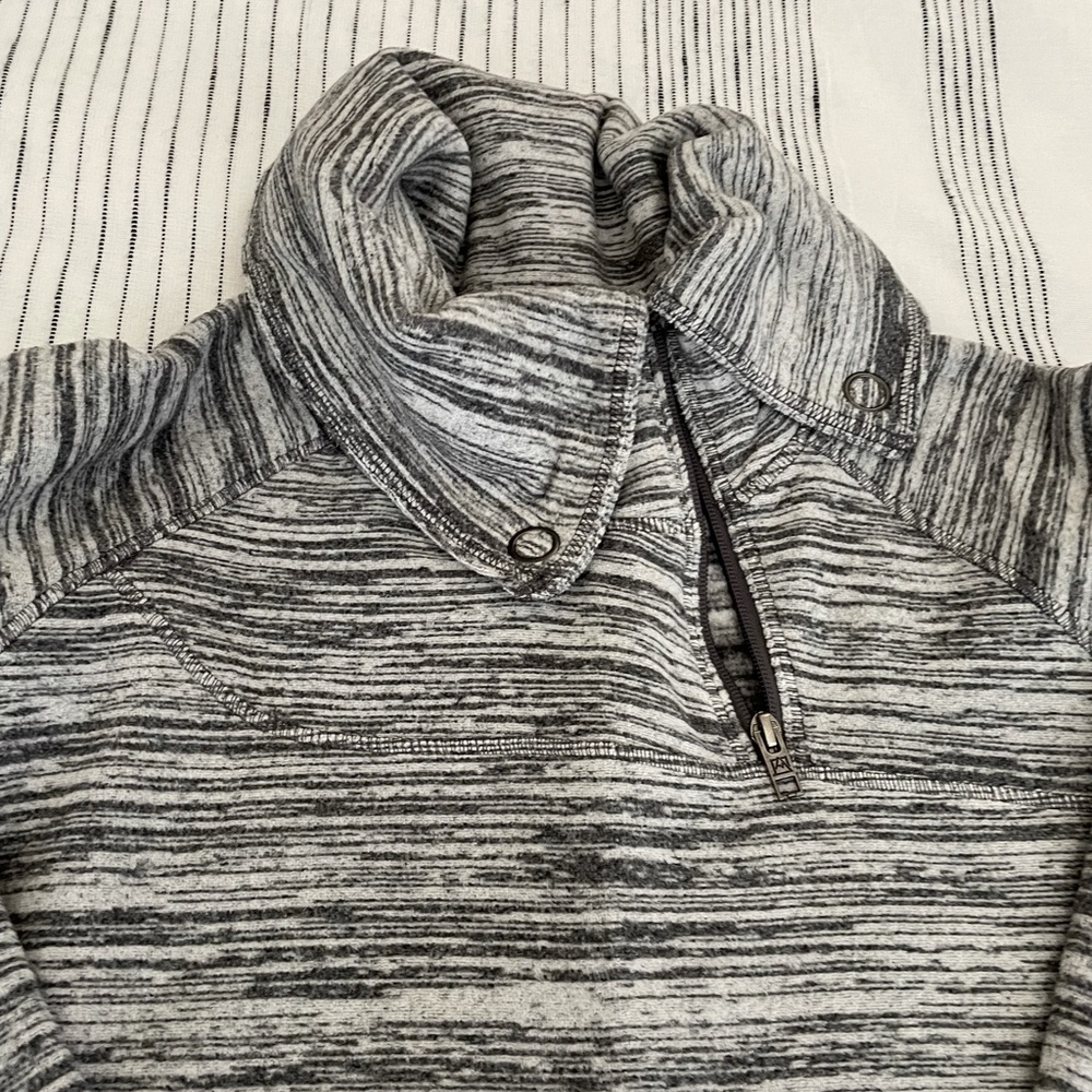 Avalanche fleece pullover
